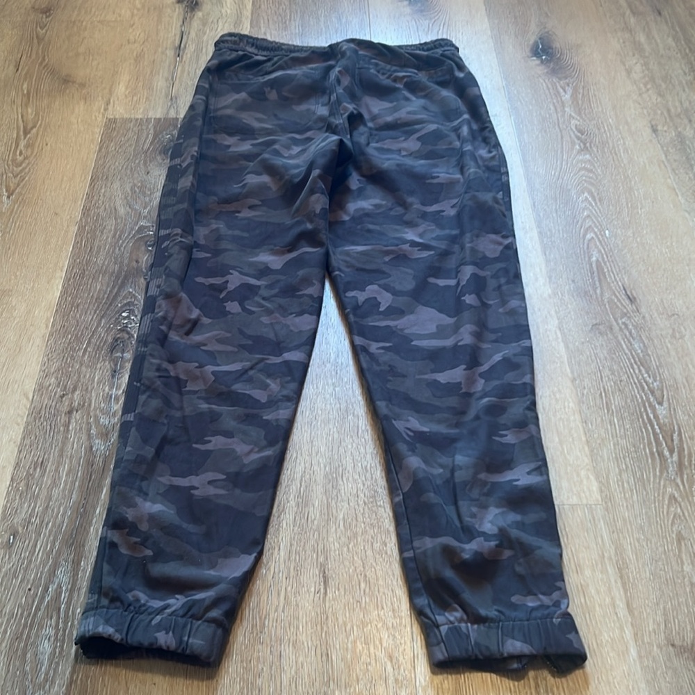 Athleta Farallon Jogger Pant Women's Size 4 Zip Ankle & Pocket Camo Camouflage - Picture 8 of 11